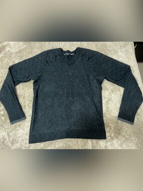 Under Armour Men's Black V-Neck Sweater